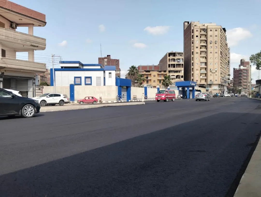 صور: محافظ الغربية يعلن عن رصف شارع المركز في قطور كجزء من خطة تحسين الشبكة الطرقية. صور: محافظ الغربية يعلن عن رصف شارع المركز في قطور كجزء من خطة تحسين الشبكة الطرقية.