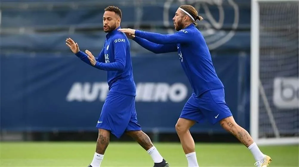 بعد الفوز بالبطولة الأولى.. لاعبو باريس السابقون يباركون لفريقهم باللقب الأوروبي بعد الفوز بالبطولة الأولى.. لاعبو باريس السابقون يباركون لفريقهم باللقب الأوروبي