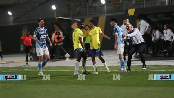 بث مباشر لمتابعة الشوط الثاني من مباراة بيراميدز وصن داونز (1-0) في نهائي دوري أبطال إفريقيا. بث مباشر لمتابعة الشوط الثاني من مباراة بيراميدز وصن داونز (1-0) في نهائي دوري أبطال إفريقيا.