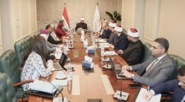 وزير الأوقاف يلتقي مديرة المركز الوطني للبحوث الاجتماعية والجنائية في مقر الوزارة