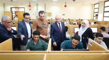 رئيس جامعة المنيا يراقب سير امتحانات كليات الصيدلة والعلاج الطبيعي