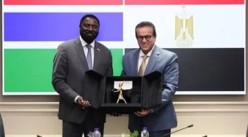 وزير الصحة يلتقي وزير خارجية جامبيا لتعزيز الشراكة في المجال الصحي