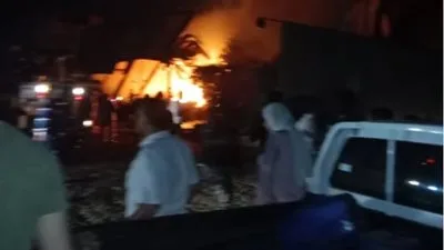 حريق ضخم ي devastates مصنع لصناعة الأسلاك على طريق قليوب – القناطر الخيرية.. والجهات القضائية تبدأ التحقيقات.