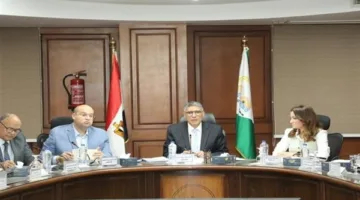محافظ الجيزة يجتمع لمتابعة تطوير محطة تحول المخلفات إلى طاقة كهربائية في أبو رواش