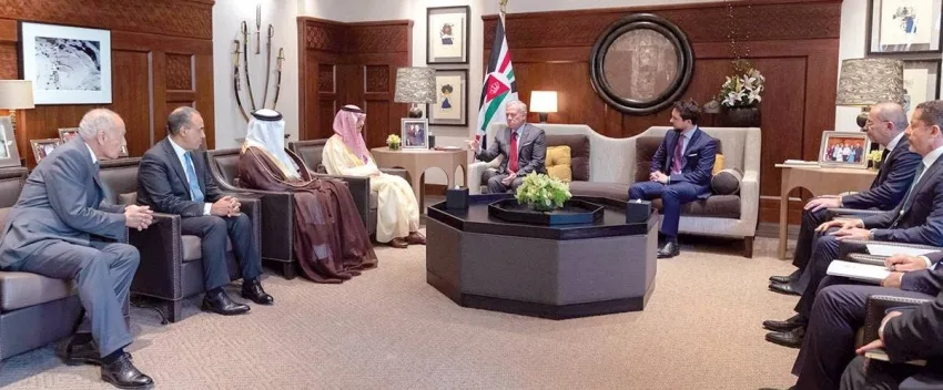 العاهل الأردني يسلط الضوء على مساعي وقف النزاع في الاجتماع مع اللجنة الوزارية العاهل الأردني يسلط الضوء على مساعي وقف النزاع في الاجتماع مع اللجنة الوزارية