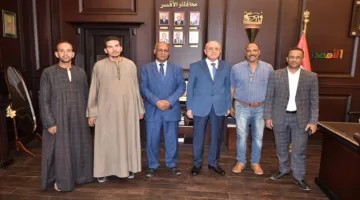 وفد شباب كيمان المطاعنة يطالب بإزالة تعديات الباعة المتجولين وتخصيص موقف للتوك توك.