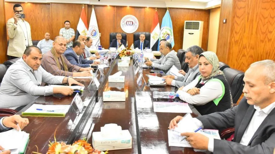 محافظ أسيوط يقود اجتماع الغرفة التجارية ويثني على مبادرتها لتوزيع 2500 قسيمة غذائية للأسر ذات الحاجة الماسة محافظ أسيوط يقود اجتماع الغرفة التجارية ويثني على مبادرتها لتوزيع 2500 قسيمة غذائية للأسر ذات الحاجة الماسة