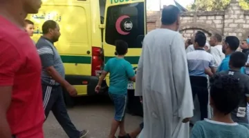 وفاة وإصابة 3 أفراد في حادث اصطدام بين سيارة ودراجة نارية في قنا
