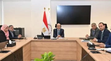 وزير الري يراقب وضع نهر النيل وفرعيه ويستعرض جهود إزالة التعديات