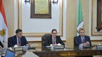 رئيس جامعة القاهرة يطلب الاهتمام بمتابعة وضع المباني التعليمية.