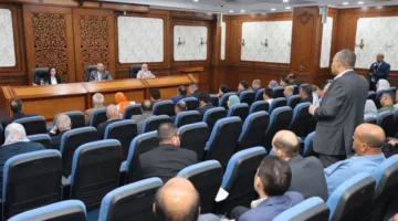 الوزير يناقش مع المحافظ والمستثمرين في البحيرة التحديات التي تواجه المناطق الصناعية في المحافظة
