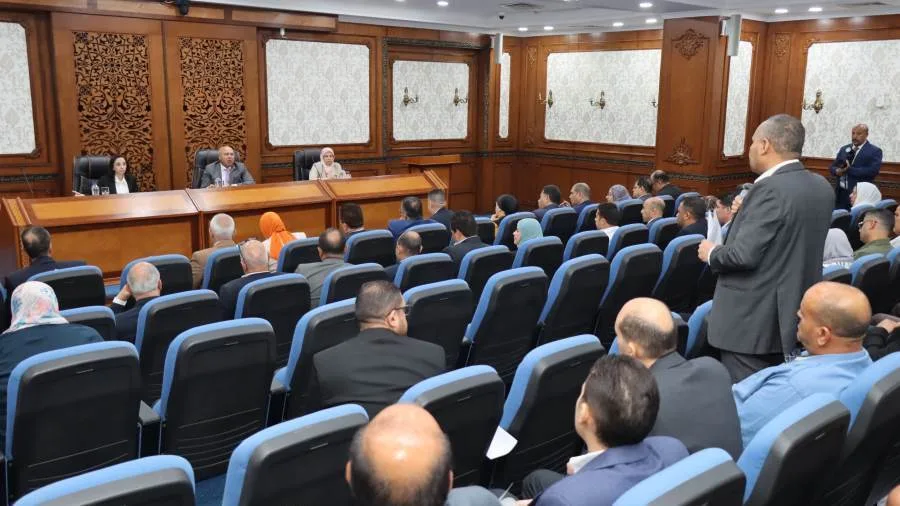 الوزير يناقش مع المحافظ والمستثمرين في البحيرة التحديات التي تواجه المناطق الصناعية في المحافظة