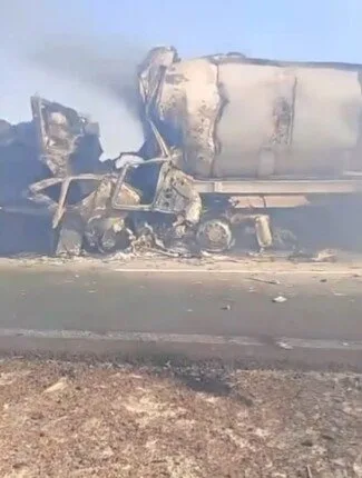 صور: حادثة مروعة بين سيارة تحمل “السولار” وأخرى للنقل على طريق الواحات صور: حادثة مروعة بين سيارة تحمل “السولار” وأخرى للنقل على طريق الواحات