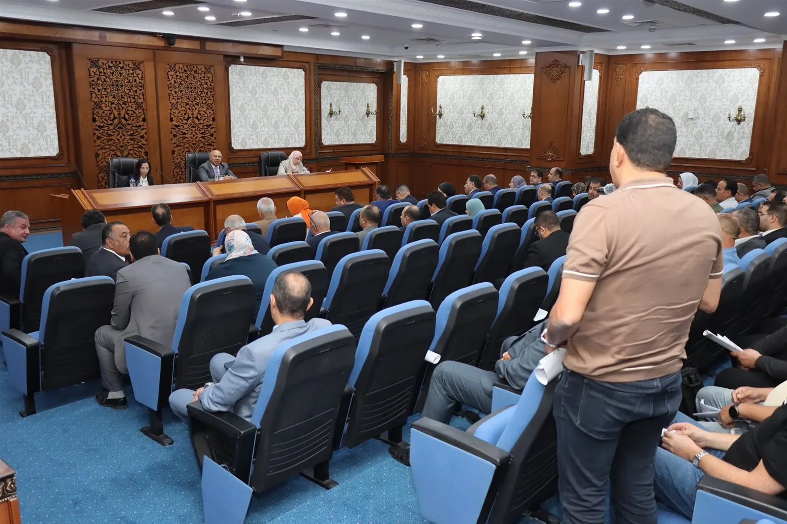 الفريق كامل الوزير يشارك في اجتماع واسع مع مستثمري البحيرة لبحث التحديات التي تواجه القطاع الصناعي
