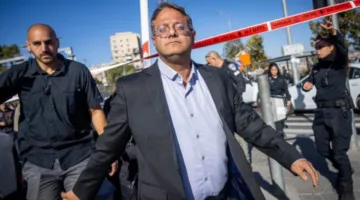 تمهيد لطرد الفلسطينيين من “أرض إسرائيل الكبرى”: الاحتلال يشعل حربًا دينية ضد المقدسات الإسلامية ويُفرض غرامات عالية على المساجد لاعتمادها الأذان كـ”ضوضاء”… تحليل صهيوني: بن غفير يمثل الصهيونية.