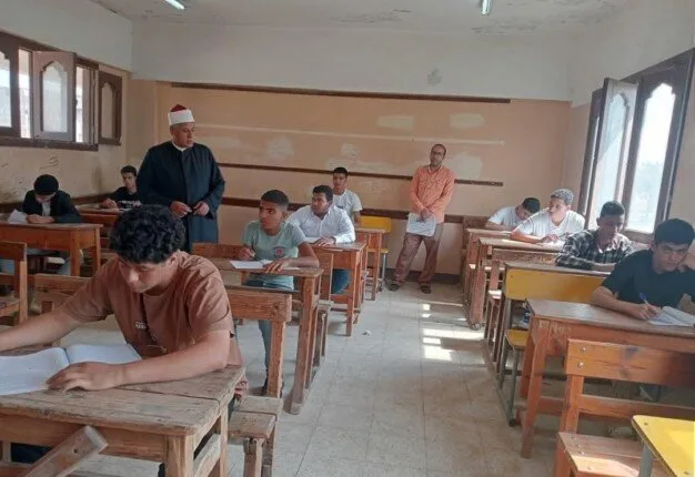 رئيس منطقة القليوبية الأزهرية ومندوب قطاع المعاهد يتفقدان لجان امتحانات الثانوية العامة في الخانكة رئيس منطقة القليوبية الأزهرية ومندوب قطاع المعاهد يتفقدان لجان امتحانات الثانوية العامة في الخانكة