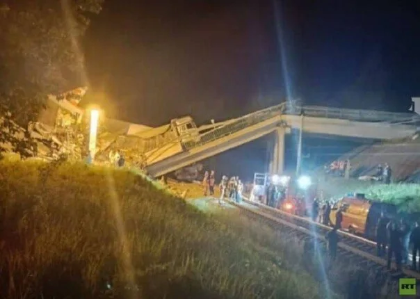 ارتفاع عدد المصابين في حادث قطار جراء انهيار جسر في بريانسك إلى 104. ارتفاع عدد المصابين في حادث قطار جراء انهيار جسر في بريانسك إلى 104.