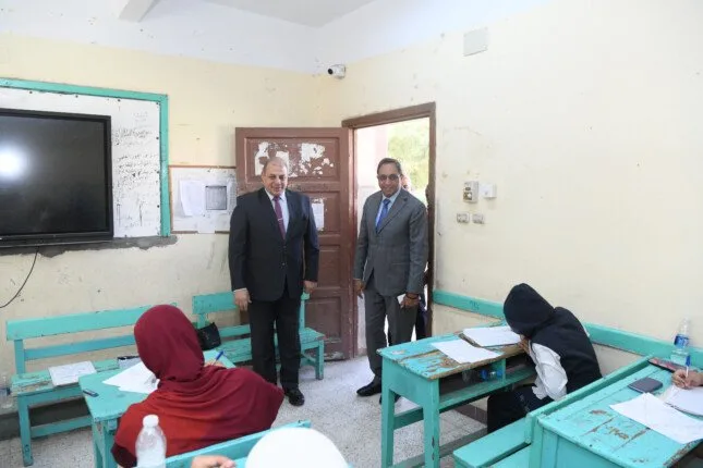 محافظ قنا يزور مراكز امتحانات الشهادة الإعدادية محافظ قنا يزور مراكز امتحانات الشهادة الإعدادية