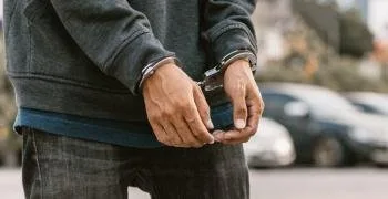 شرطة القليوبية تلقي القبض على سائق سيارة تسبّب في وفاة إحدى شقيقتين في شبرا الخيمة.