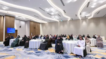 جلسة نقاشية في مسقط تتناول تعزيز القيادة النسائية