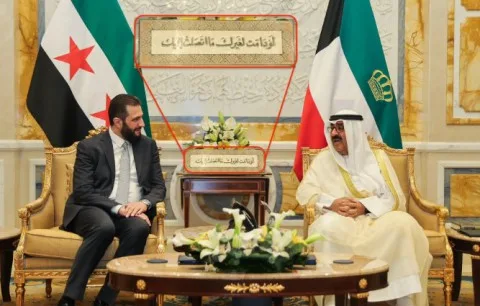“إذا كانت لتكون لغيرك، لما وصلت إليك” .. لافتة تبرز اجتماع أمير الكويت بـ”الشرع” فهل تحمل رسالة له؟ “إذا كانت لتكون لغيرك، لما وصلت إليك” .. لافتة تبرز اجتماع أمير الكويت بـ”الشرع” فهل تحمل رسالة له؟