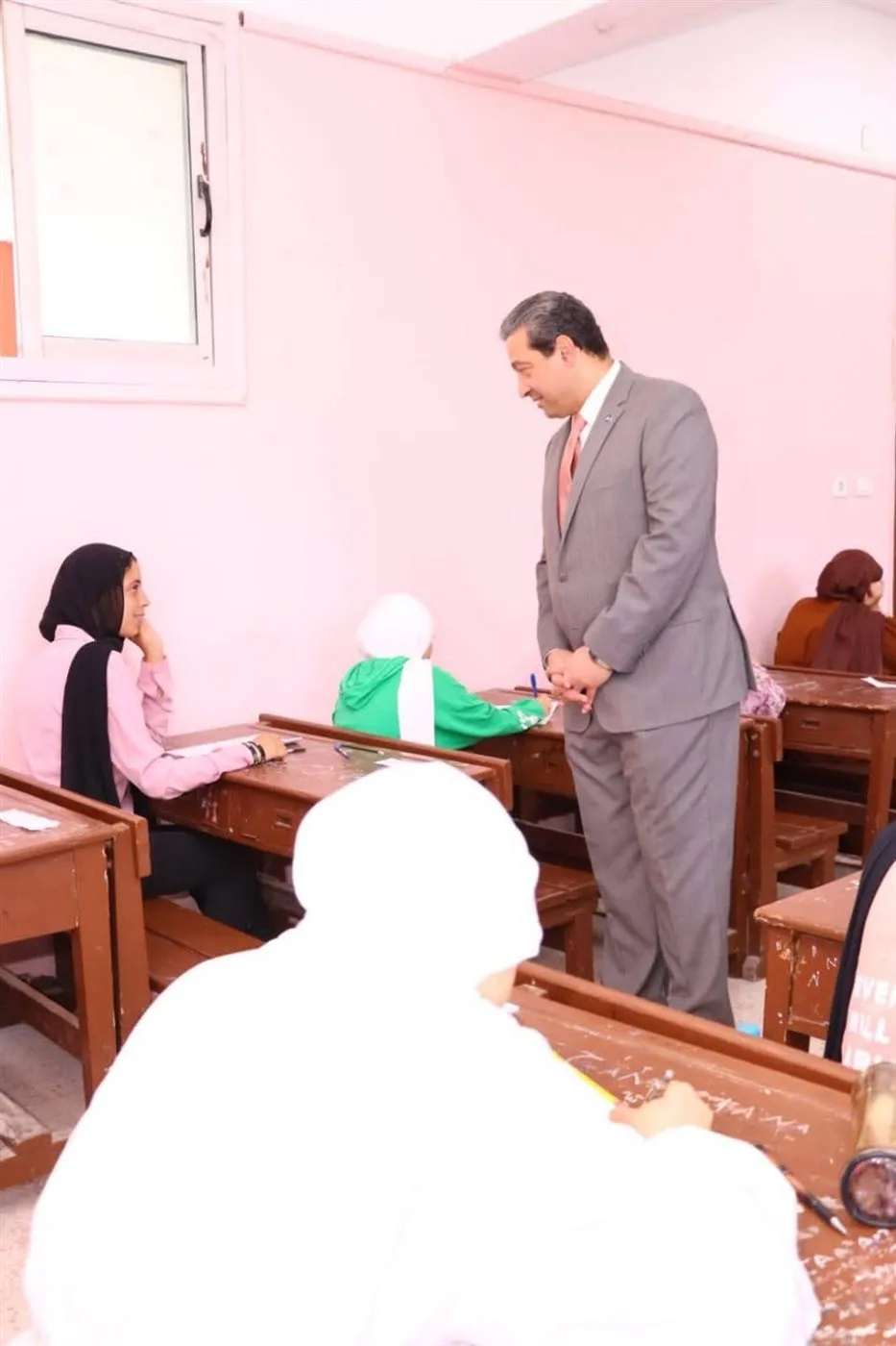 محافظ دمياط يزور 8 لجان امتحانات المرحلة الإعدادية (صور)