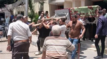 في خضم انهيار عائلتها وصديقاتها، تشييع جثمان دعاء، طالبة جامعة الفيوم التي توفيت في حادث دهس.