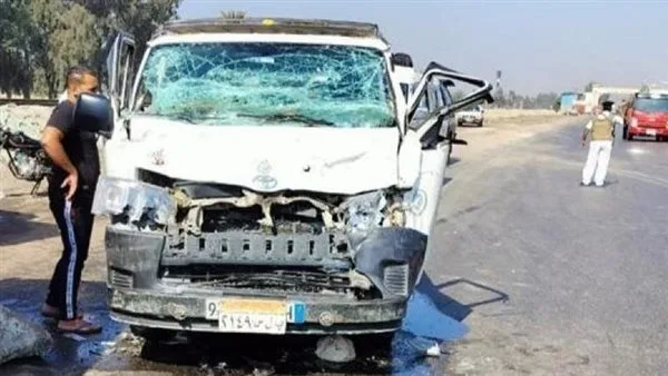 إصابة 7 أفراد في حادث انقلاب حافلة صغيرة على طريق إسكندرية الصحراوي