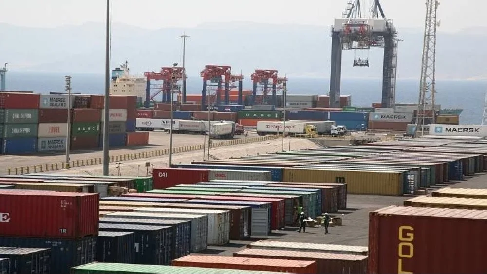 انخفاض عجز الميزان التجاري في مصر بنسبة 38.6% في مارس 2025 انخفاض عجز الميزان التجاري في مصر بنسبة 38.6% في مارس 2025