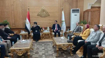 رئيس جامعة بنها يستقبل الأنبا مكسيموس مطران بنها وقويسنا لتهنئته بمناسبة عيد الأضحى