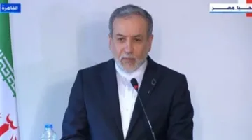 وزير الخارجية الإيراني: طهران لن تقبل بتقييد حقوقها في الأنشطة النووية السلمية.