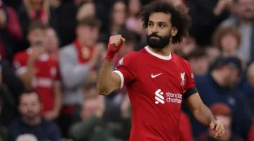 محمد صلاح يحصل على جائزة أفضل لاعب في الموسم بليفربول.