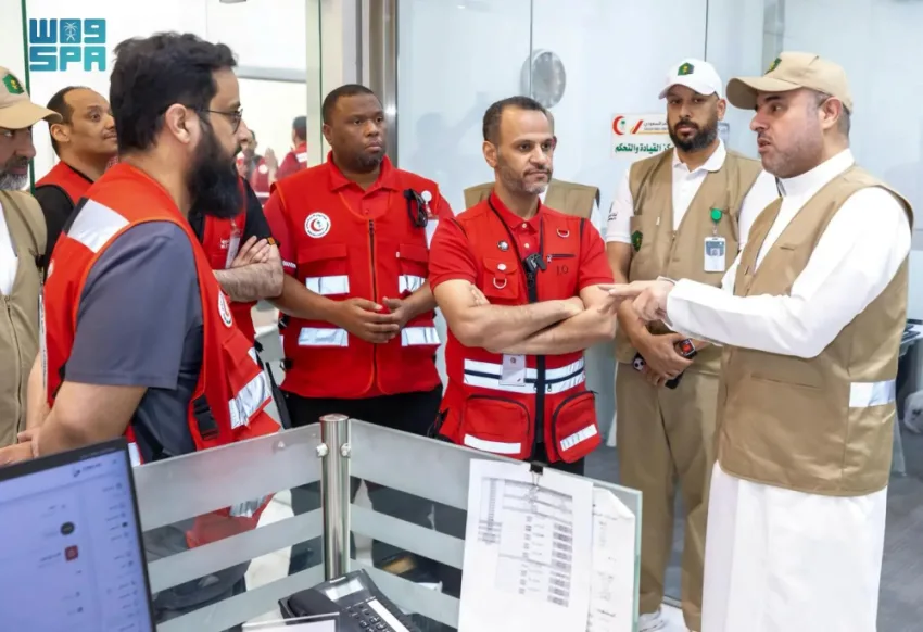أمين العاصمة المقدسة يراجع نظام القيادة والتحكم وطرق النقل الطبي أمين العاصمة المقدسة يراجع نظام القيادة والتحكم وطرق النقل الطبي