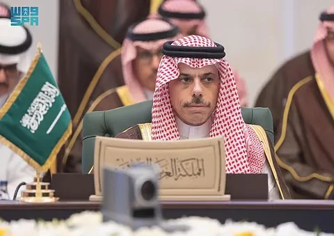 الوزاري الخليجي يطالب بإنهاء الصراع في غزة وعودة النازحين وانسحاب إسرائيل، ويشيد بالجهود الحثيثة لكل من قطر ومصر والولايات المتحدة للتوصل إلى اتفاق شامل لوقف إطلاق النار. الوزاري الخليجي يطالب بإنهاء الصراع في غزة وعودة النازحين وانسحاب إسرائيل، ويشيد بالجهود الحثيثة لكل من قطر ومصر والولايات المتحدة للتوصل إلى اتفاق شامل لوقف إطلاق النار.