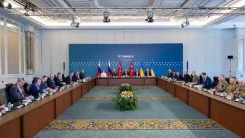 مباحثات إسطنبول: بدء اللقاء الثلاثي بين تركيا وروسيا وأوكرانيا.. وأنقرة ترى أن الدعم الأمريكي للمفاوضات الروسية الأوكرانية “ذو أهمية كبيرة” مباحثات إسطنبول: بدء اللقاء الثلاثي بين تركيا وروسيا وأوكرانيا.. وأنقرة ترى أن الدعم الأمريكي للمفاوضات الروسية الأوكرانية “ذو أهمية كبيرة”