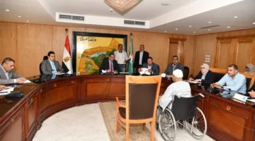 محافظ الفيوم يُصدر توجيهات لدعم الفئات الأكثر فقراً عبر برامج الحماية الاجتماعية