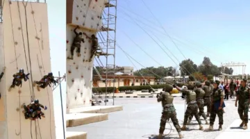 الجيش يستضيف وفدًا من الشباب المصريين في الخارج وطلاب الجامعات في زيارة لقيادتي قوات الصاعقة والمظلات