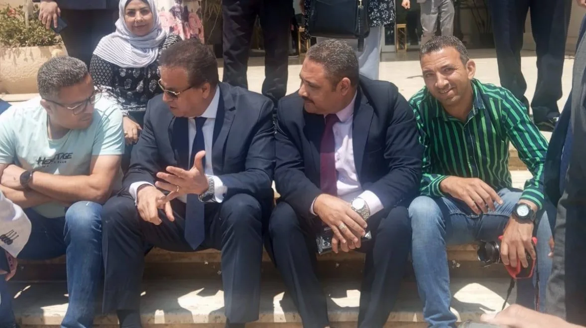 طقس حار ومناقشات هادئة: ملخص لقاء وزير الصحة مع الإعلاميين طقس حار ومناقشات هادئة: ملخص لقاء وزير الصحة مع الإعلاميين