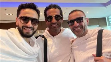 بعد لحظات من نشره عن زوجته السابقة.. أحمد السقا يتوجه لأداء مناسك العمرة