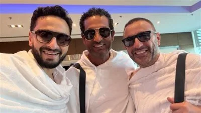 بعد لحظات من نشره عن زوجته السابقة.. أحمد السقا يتوجه لأداء مناسك العمرة