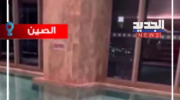 سباح يتلاعب بالماء! (فيديو)