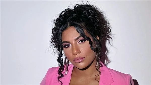 دنيا سامي تعبر عن رأيها الجريء: لا أحد بإمكانه انتقاد مصطفى غريب سواي