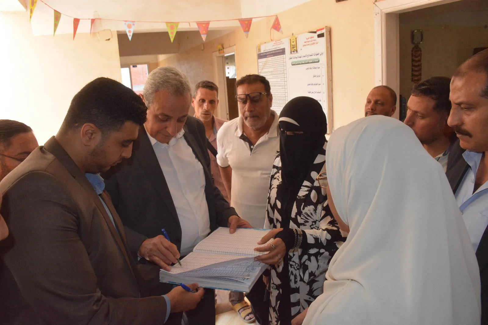 محافظ الغربية يراقب تقدم ملفات التصالح خلال زيارة لمجلس مدينة كفر الزيات