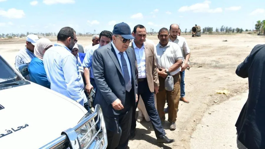 محافظ الدقهلية يزور موقع إنشاء منشأتين لتدوير النفايات البلدية والزراعية في بلقاس