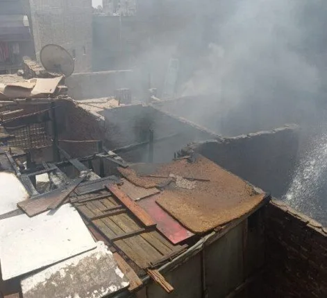 اندلاع حريق في مبنى بشبرا الخيمة والجهات المعنية تتدخل للسيطرة على الوضع «صور»