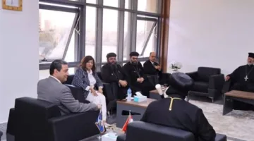 محافظ دمياط يستقبل الأنبا ماركوس وفريق الكنيسة