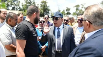 محافظ الدقهلية يقوم بزيارة لموقع إنشاء مصنعين لإعادة تدوير المخلفات البلدية والزراعية في قلابشو
