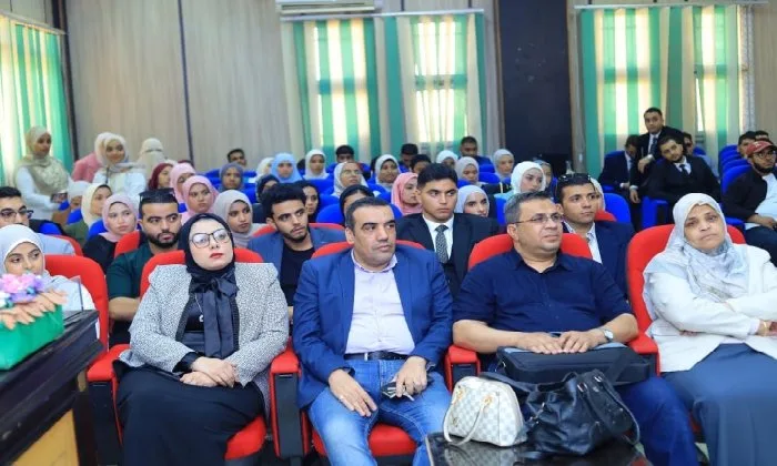 رئيس جامعة أسوان يثني على ابتكارات طلاب كلية المصايد والأسماك في مشاريع التخرج. رئيس جامعة أسوان يثني على ابتكارات طلاب كلية المصايد والأسماك في مشاريع التخرج.