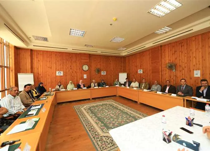 رئيس جامعة كفر الشيخ يرحب بوفد البرنامج الوطني لإدارة النفايات الصلبة في الجامعة