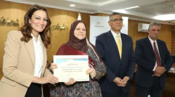 محافظ الجيزة يكرّم مجموعة من الأمهات المتميزات في المحافظة